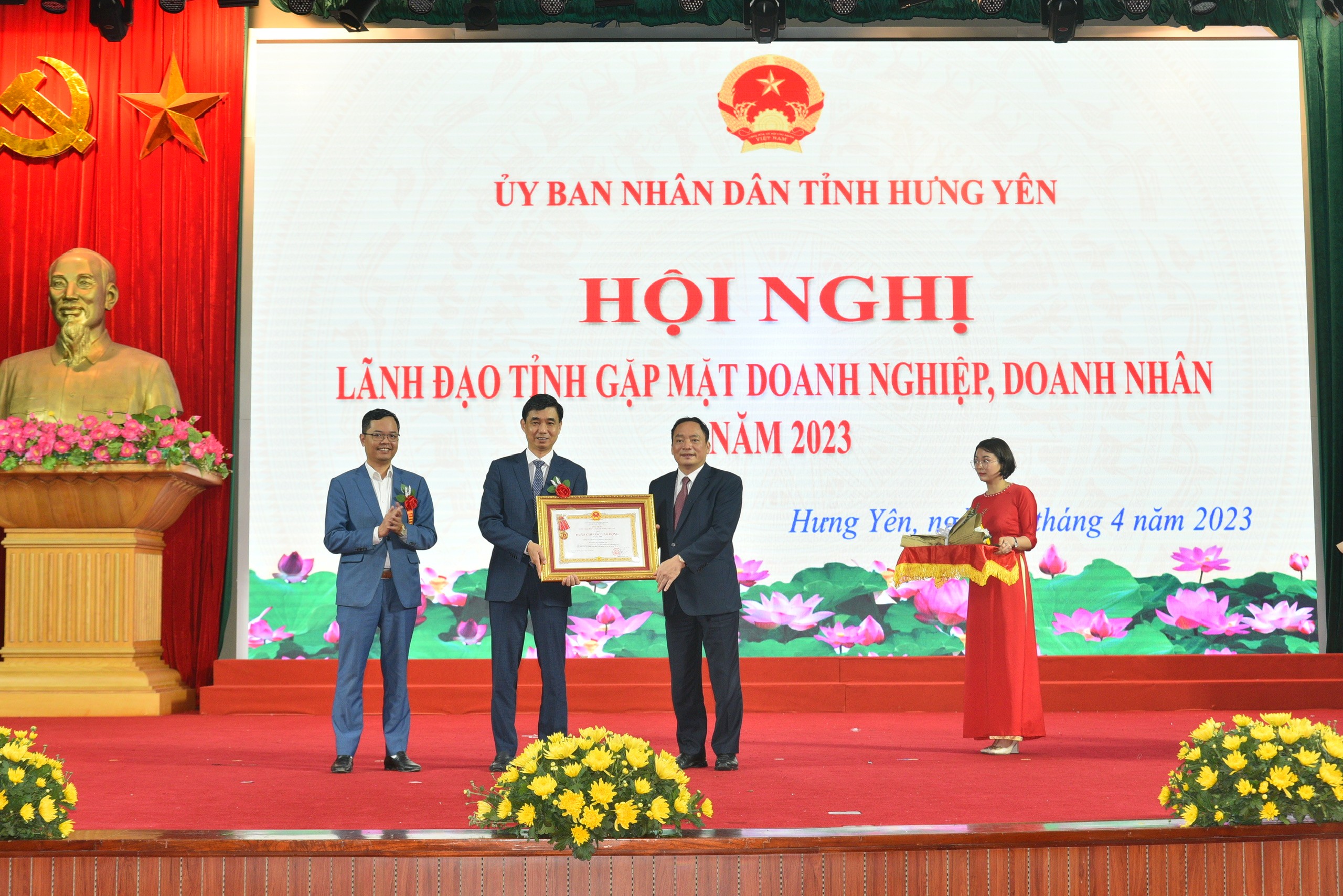 Tập đoàn Hòa Phát được trao tặng Huân chương Lao động hạng Nhì