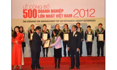 Hòa Phát được vinh danh tại lễ công bố VNR500 năm 2012 