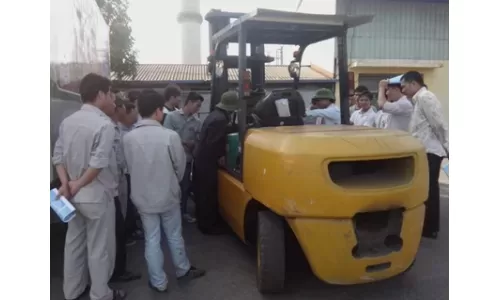 Công ty Nội thất Hòa Phát đào tạo vận hành an toàn xe nâng