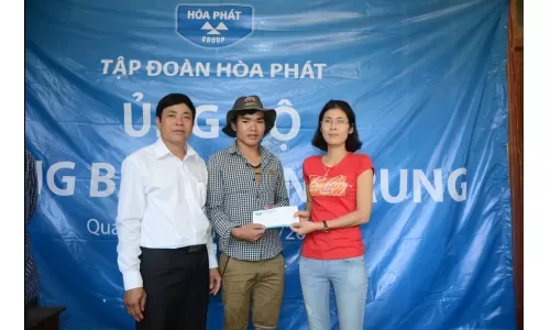 Hòa Phát tặng quà cho đồng bào lũ lụt Quảng Bình