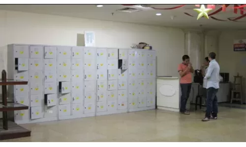 Bán tủ sắt cá nhân Hòa Phát dùng để đồ cho công nhân nhà máy
