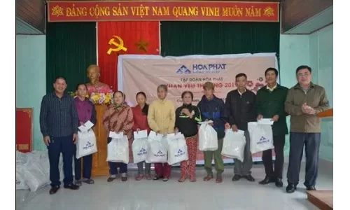 Hòa Phát với hành trình “Xuân Yêu thương” mang đến cái Tết ấm áp cho bà con có hoàn cảnh khó khăn