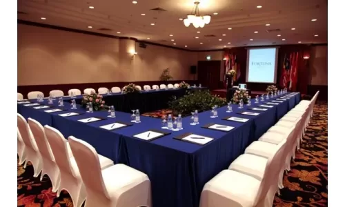 4 cách sắp xếp bàn phòng hội trường cho các cuộc hội nghị