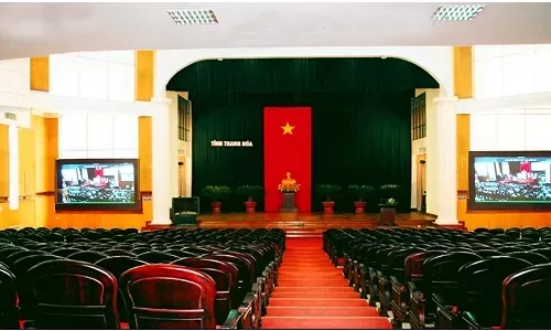 Nên lựa chọn ghế hội trường bọc da công nghiệp hay da thật ?