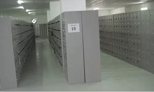 Nên lựa chọn tủ đựng đồ cá nhân bằng sắt hay gỗ