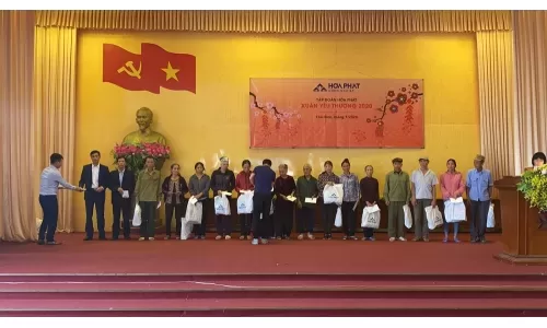 Tập đoàn Hòa Phát tặng gần 3.500 suất quà Tết vì người nghèo trên cả nước