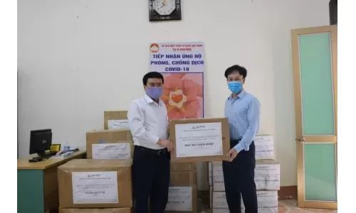 Thép Hòa Phát Hải Dương trao tặng trang thiết bị y tế cho thị xã Kinh Môn phòng chống dịch covid-19