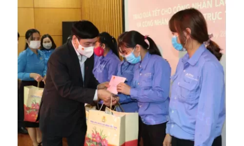 Tổng Thư ký, Chủ nhiệm Văn phòng Quốc hội thăm và tặng quà Tết tại Thép Hòa Phát Hải Dương