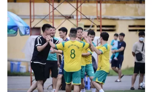 Điện máy gia dụng tái ngộ Nông nghiệp Hoà Phát trong trận chung kết