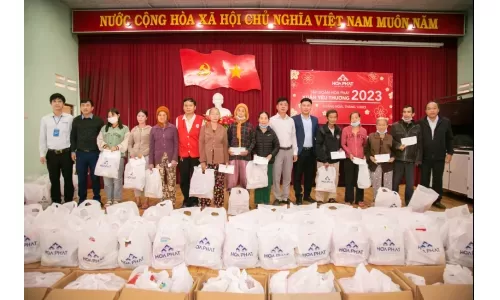 Thép Hòa Phát Dung Quất tặng trên 600 suất quà Tết cho hộ nghèo tại Quảng Ngãi