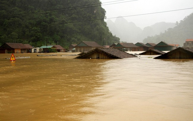 Tập đoàn Hòa Phát ủng hộ 4 tỷ đồng cho Quảng Bình, Quảng Trị đang bị lũ lụt nghiêm trọng