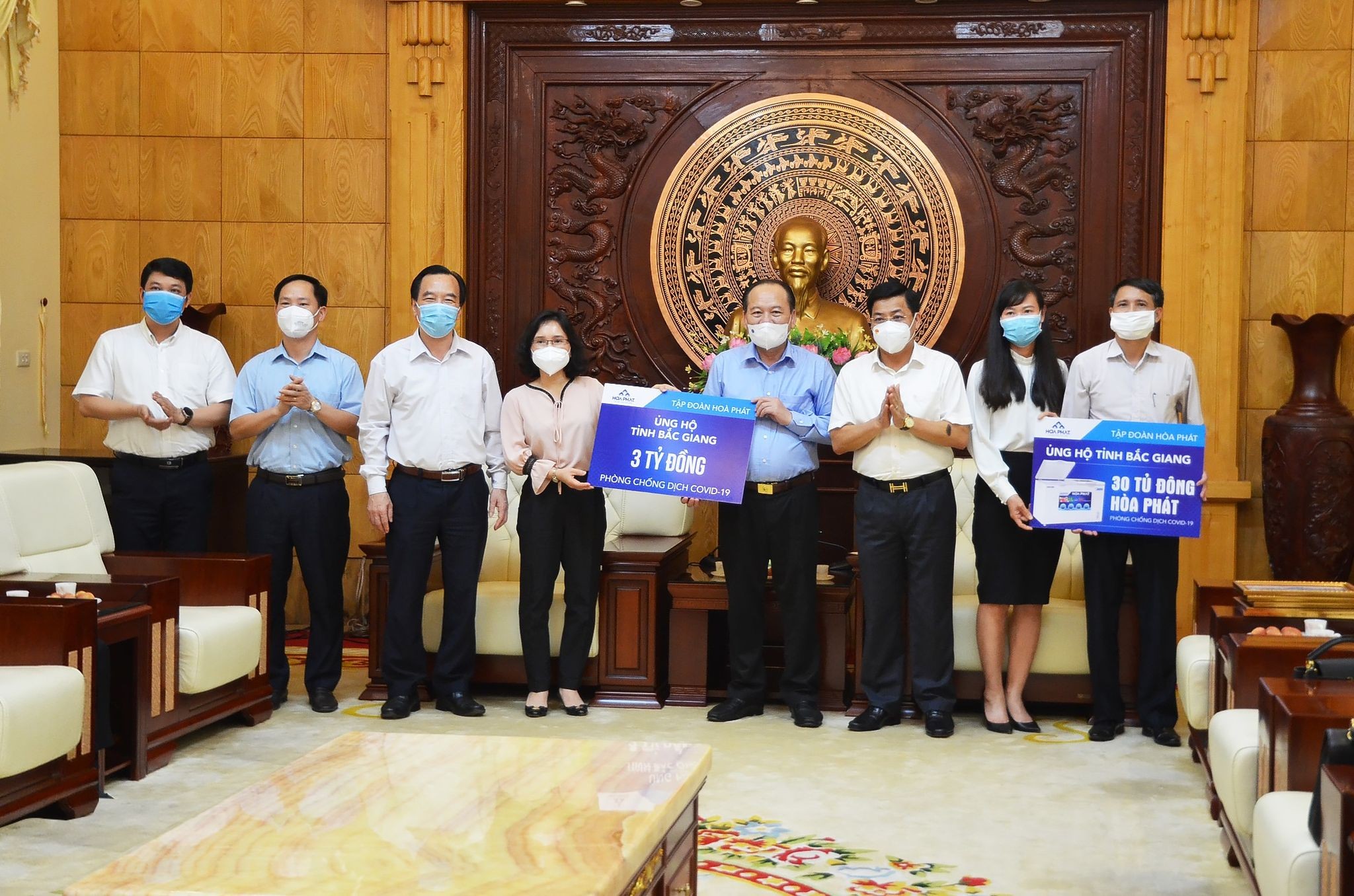 Tập đoàn Hòa Phát ủng hộ 3 tỷ đồng và 30 tủ đông hỗ trợ Bắc Giang phòng chống dịch Covid-19