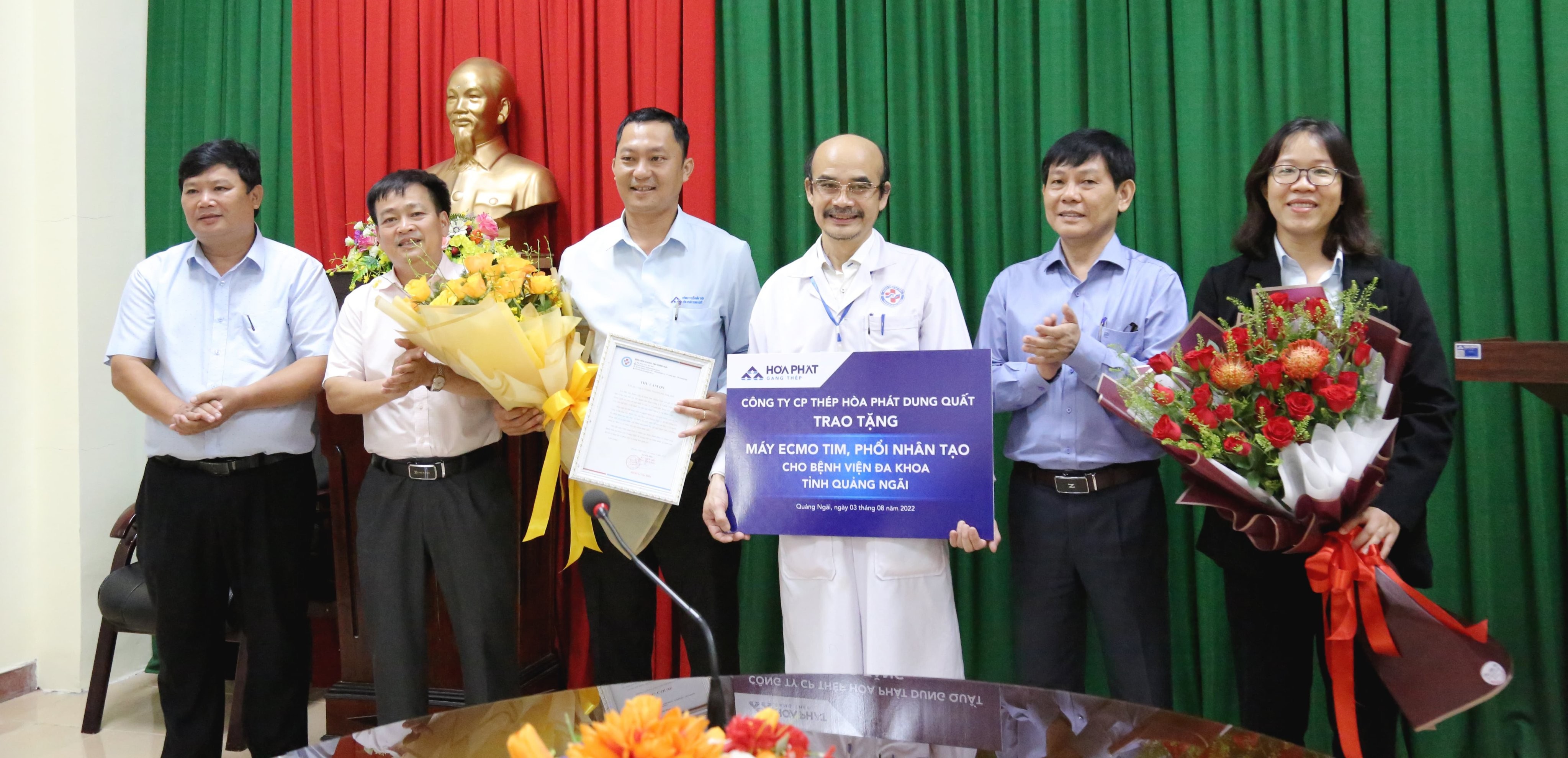 Hòa Phát trao tặng máy ECMO trị giá 2,8 tỷ đồng cho Bệnh viện Đa khoa tỉnh Quảng Ngãi