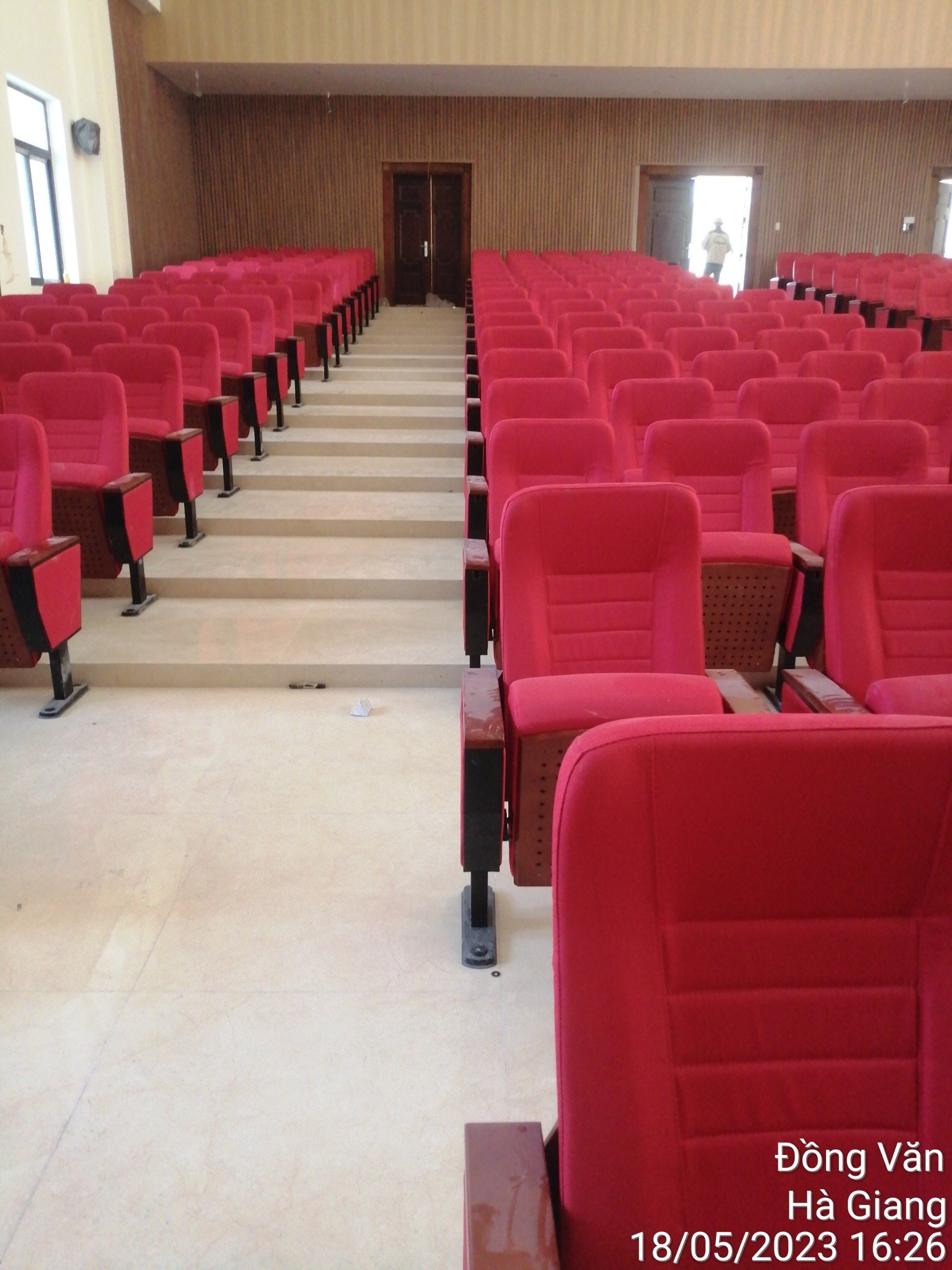 cung cấp và lắp đặt ghế hội trường tại UBND huyện Đồng Văn, Hà Giang
