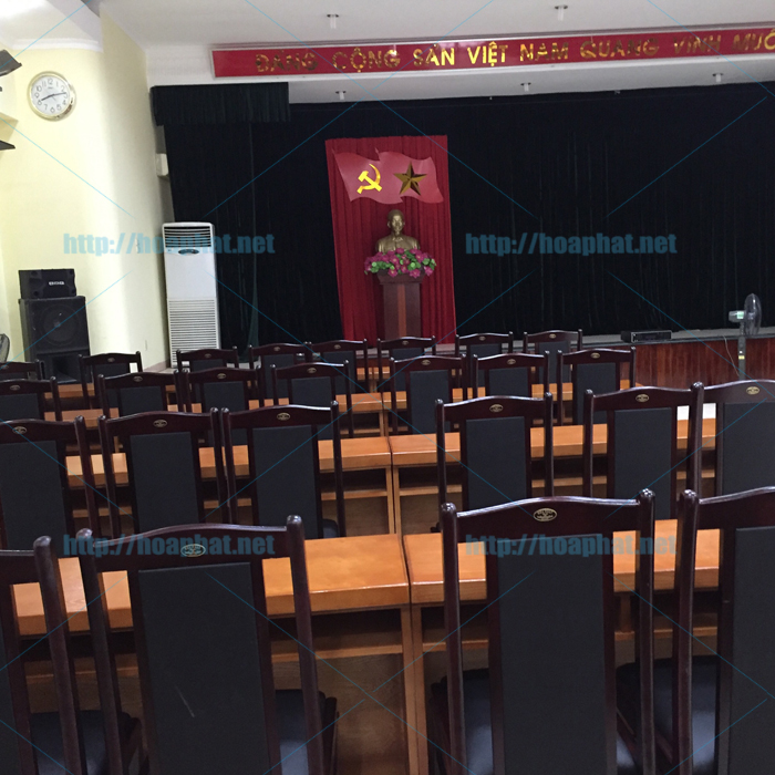 Bàn hội trường cho phòng họp 100 chỗ